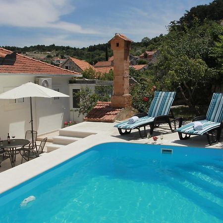 Holiday House Pine Tree Nerezisca Ngoại thất bức ảnh