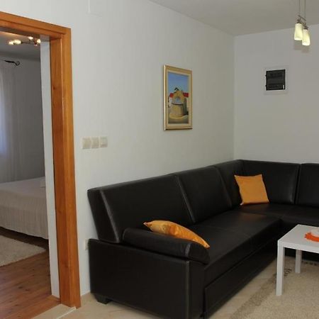 Holiday House Pine Tree Nerezisca Ngoại thất bức ảnh