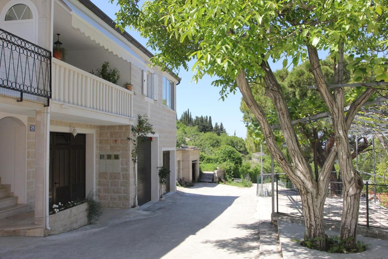 Holiday House Pine Tree Nerezisca Ngoại thất bức ảnh