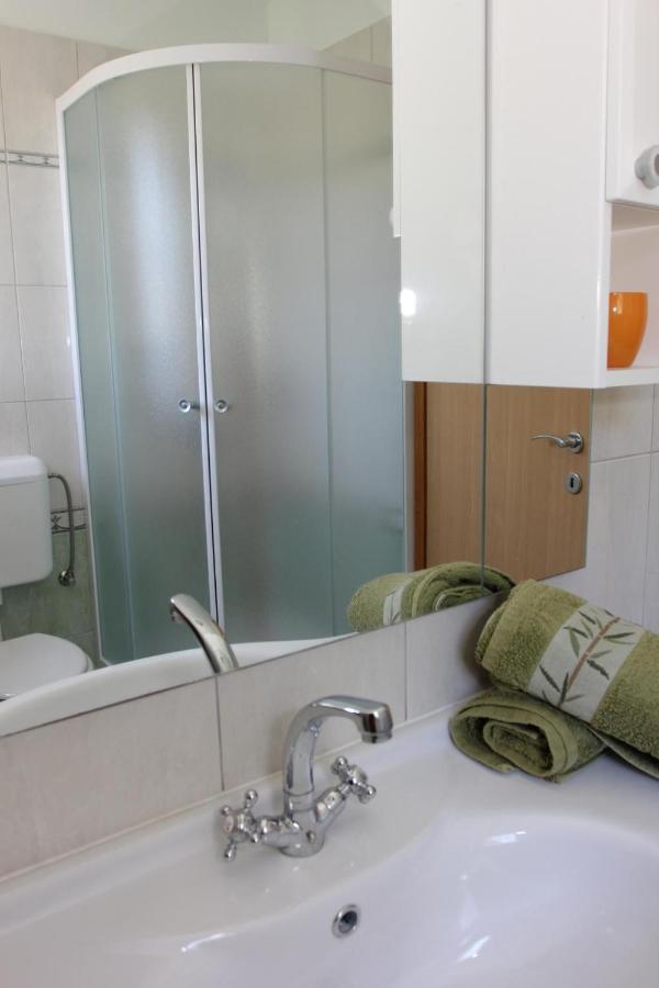 Holiday House Pine Tree Nerezisca Ngoại thất bức ảnh