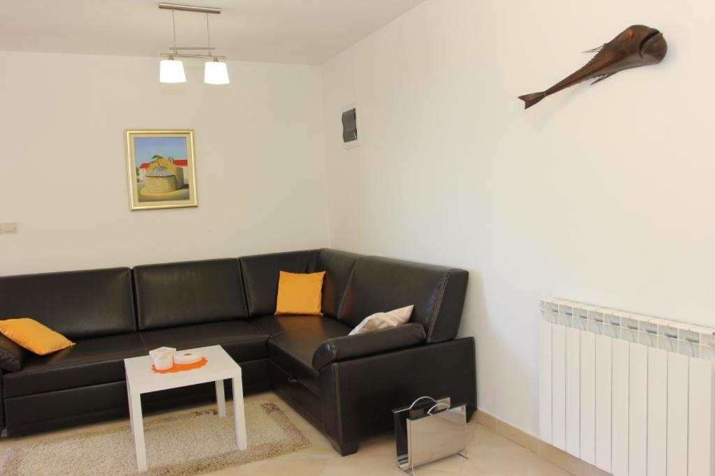 Holiday House Pine Tree Nerezisca Ngoại thất bức ảnh