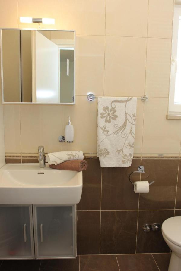 Holiday House Pine Tree Nerezisca Ngoại thất bức ảnh