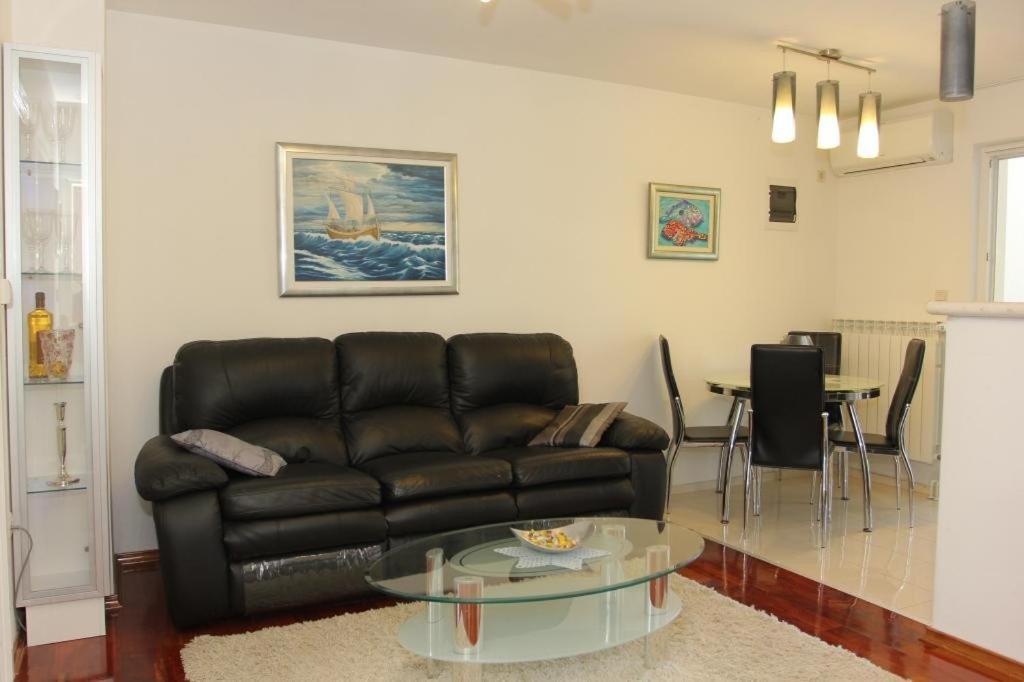 Holiday House Pine Tree Nerezisca Ngoại thất bức ảnh