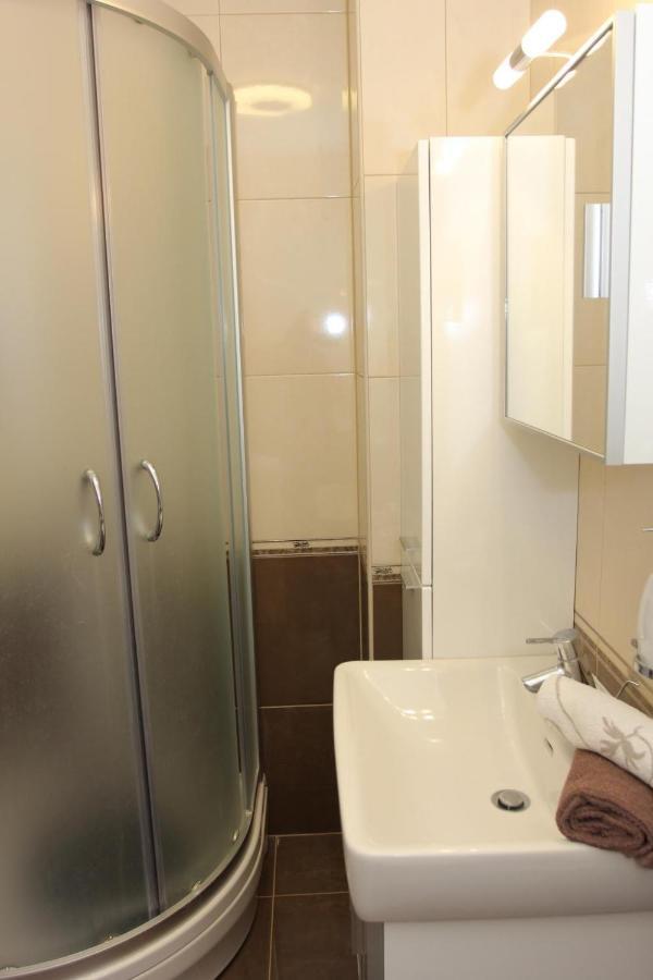 Holiday House Pine Tree Nerezisca Ngoại thất bức ảnh
