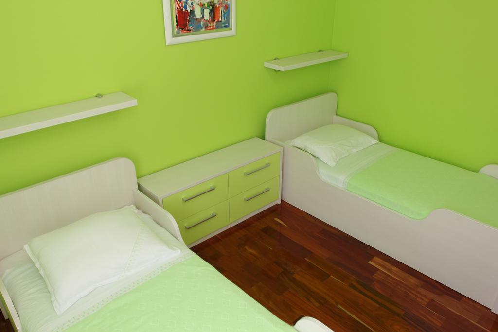Holiday House Pine Tree Nerezisca Ngoại thất bức ảnh