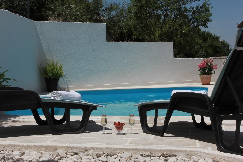 Holiday House Pine Tree Nerezisca Ngoại thất bức ảnh