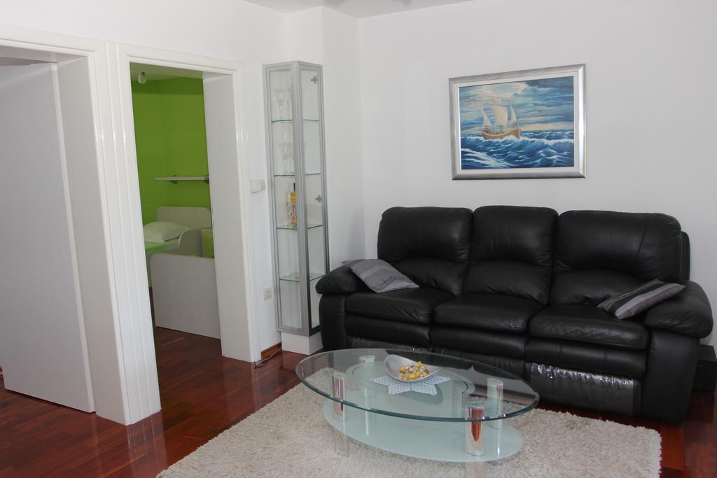 Holiday House Pine Tree Nerezisca Ngoại thất bức ảnh