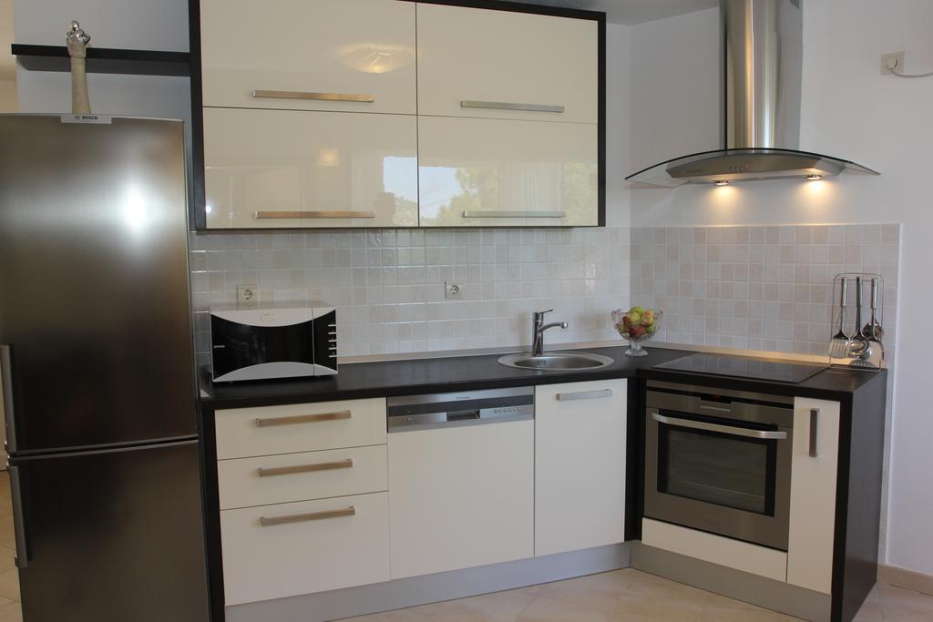 Holiday House Pine Tree Nerezisca Ngoại thất bức ảnh