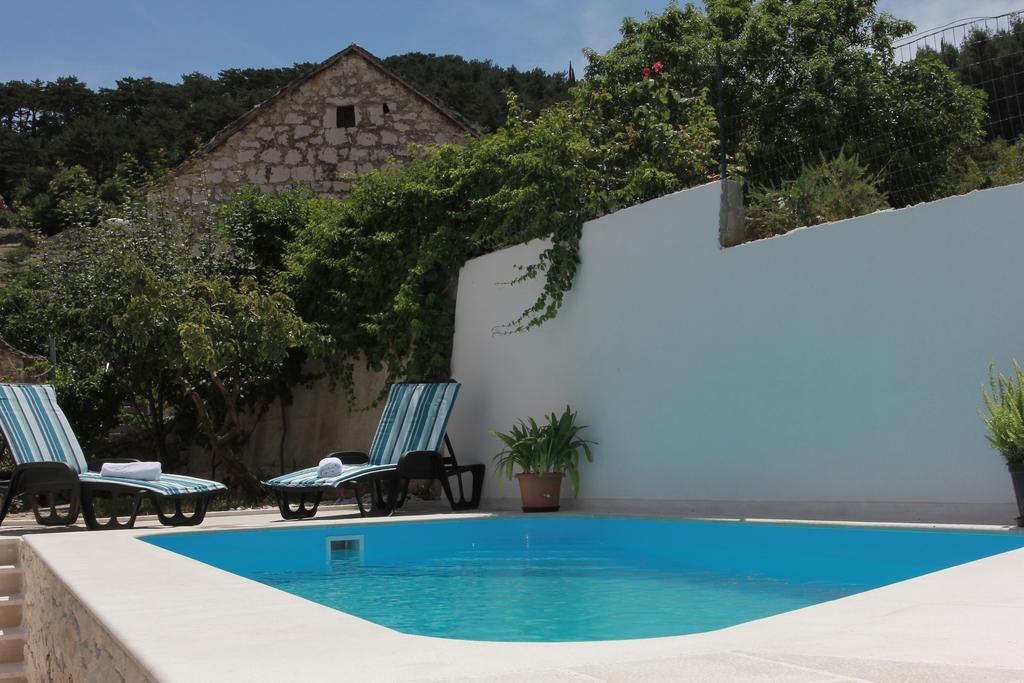 Holiday House Pine Tree Nerezisca Ngoại thất bức ảnh