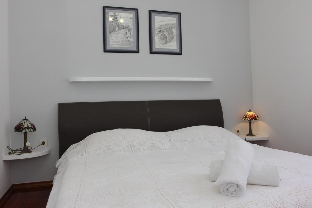 Holiday House Pine Tree Nerezisca Ngoại thất bức ảnh