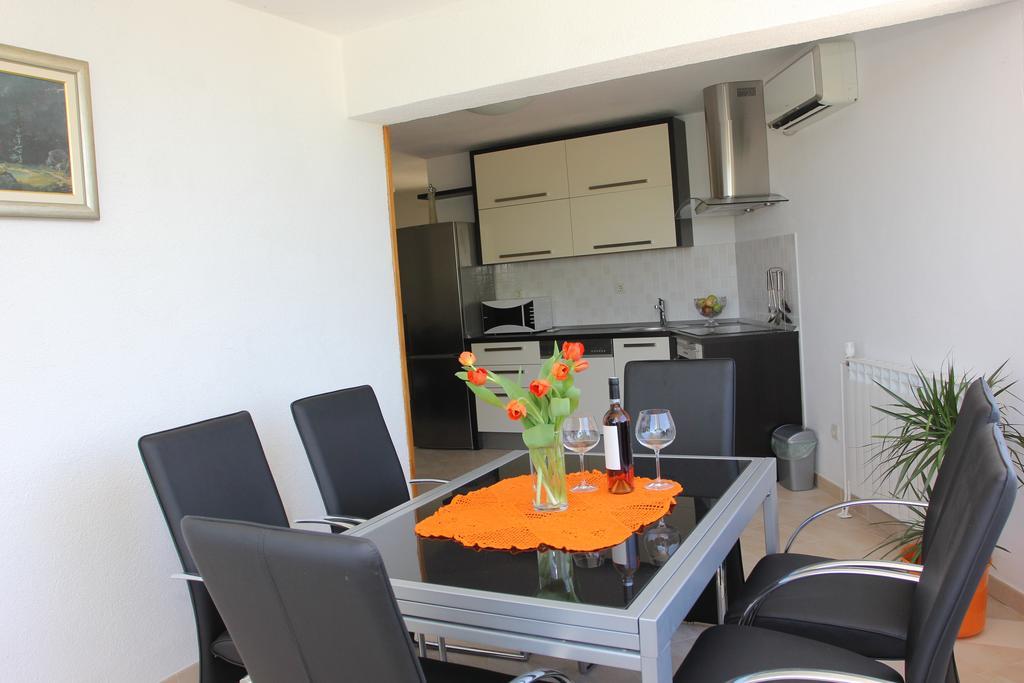 Holiday House Pine Tree Nerezisca Ngoại thất bức ảnh