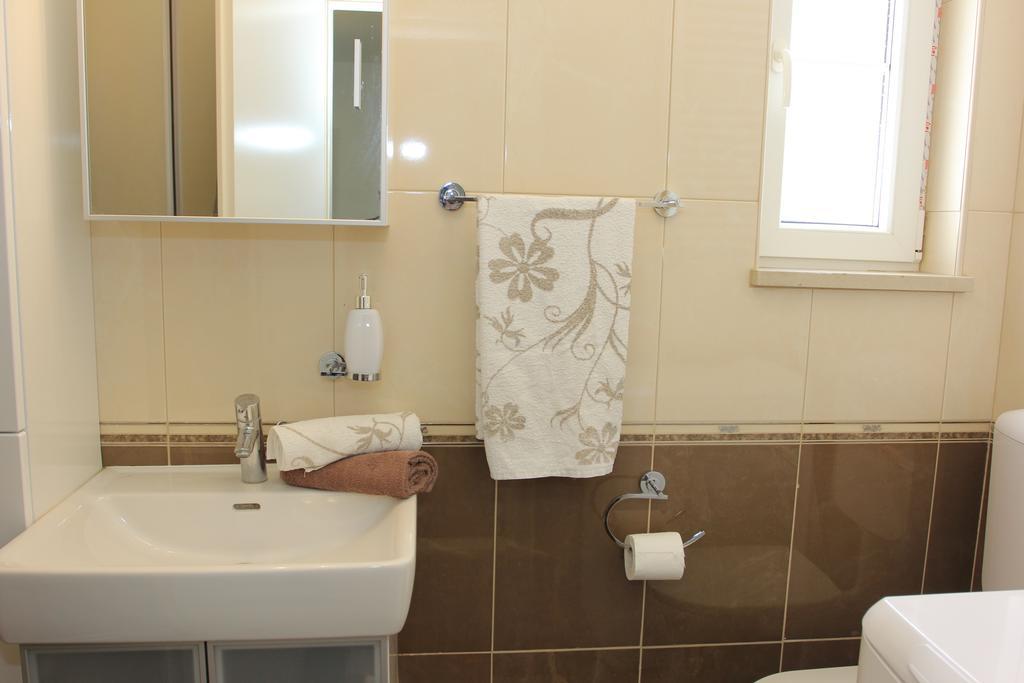 Holiday House Pine Tree Nerezisca Ngoại thất bức ảnh