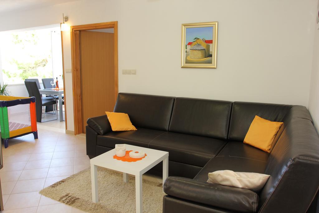 Holiday House Pine Tree Nerezisca Ngoại thất bức ảnh
